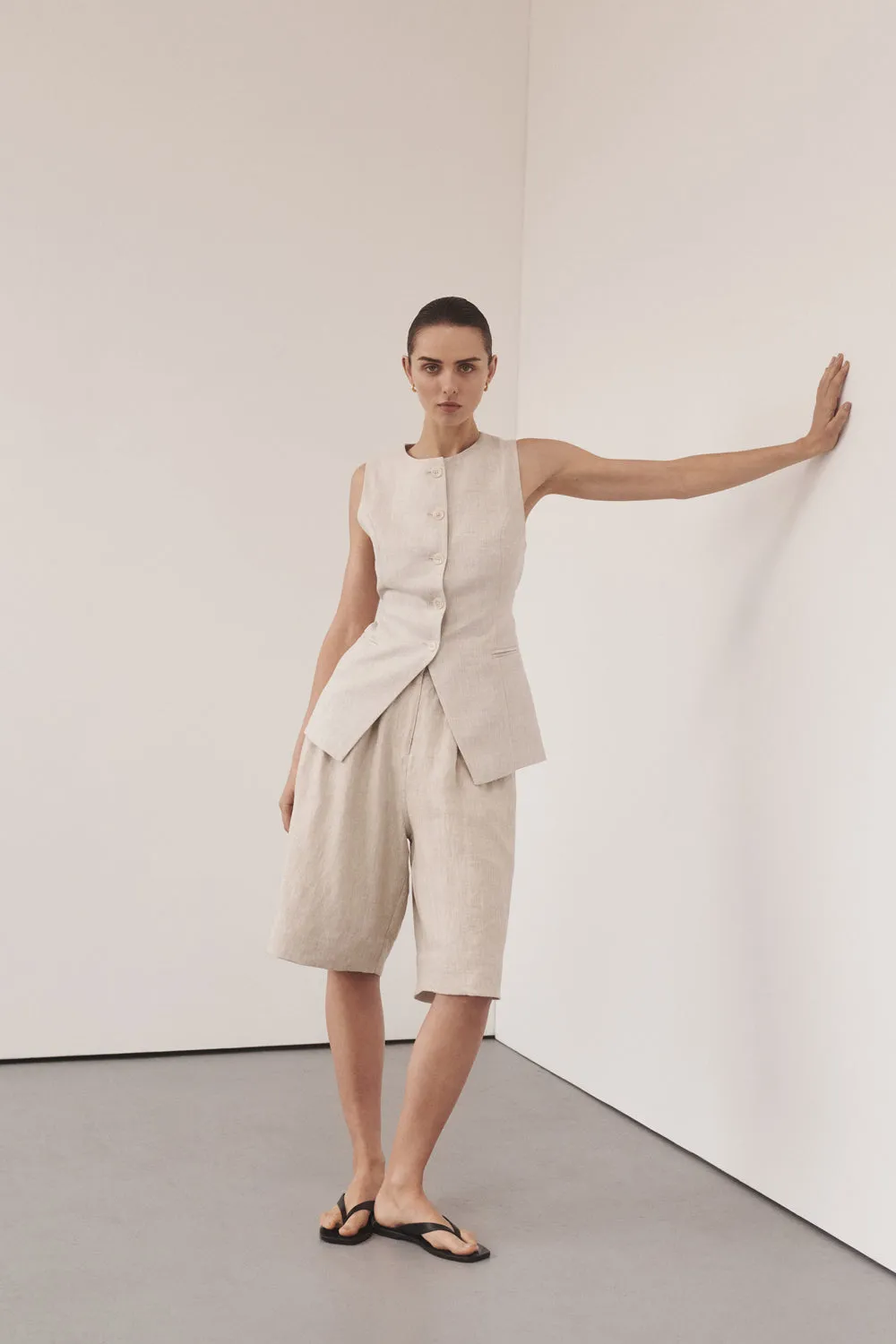 KAYLA NATURAL LINEN BERMUDA SHORT sold by Dissh