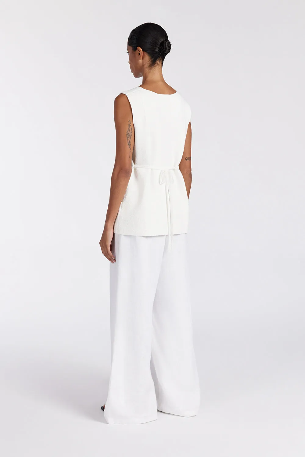 LISA OFF WHITE TAILORED KNIT VEST sold by Dissh product image thumbnail 4