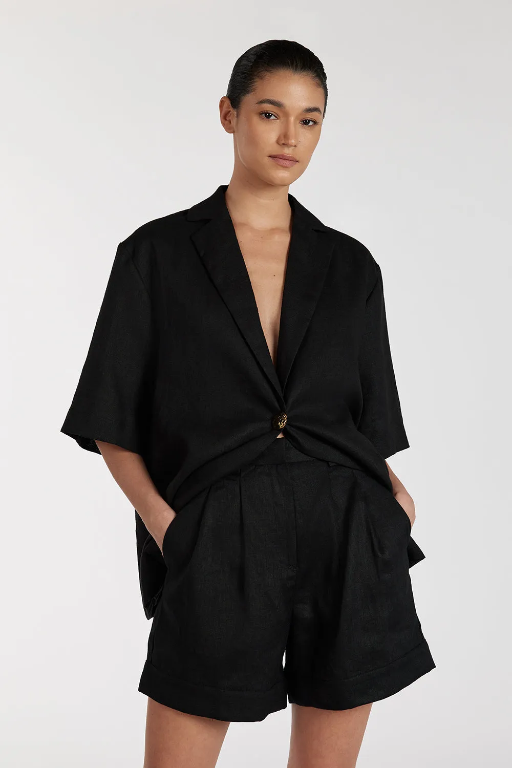 ALONDRA BLACK LINEN SHORT sold by Dissh product image thumbnail 3