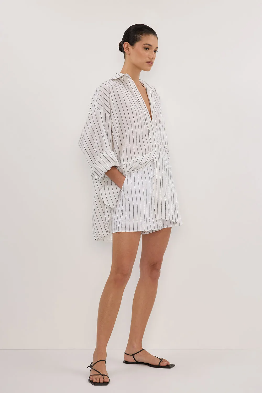 OLLIE WHITE STRIPE SHORT sold by Dissh product image thumbnail 4