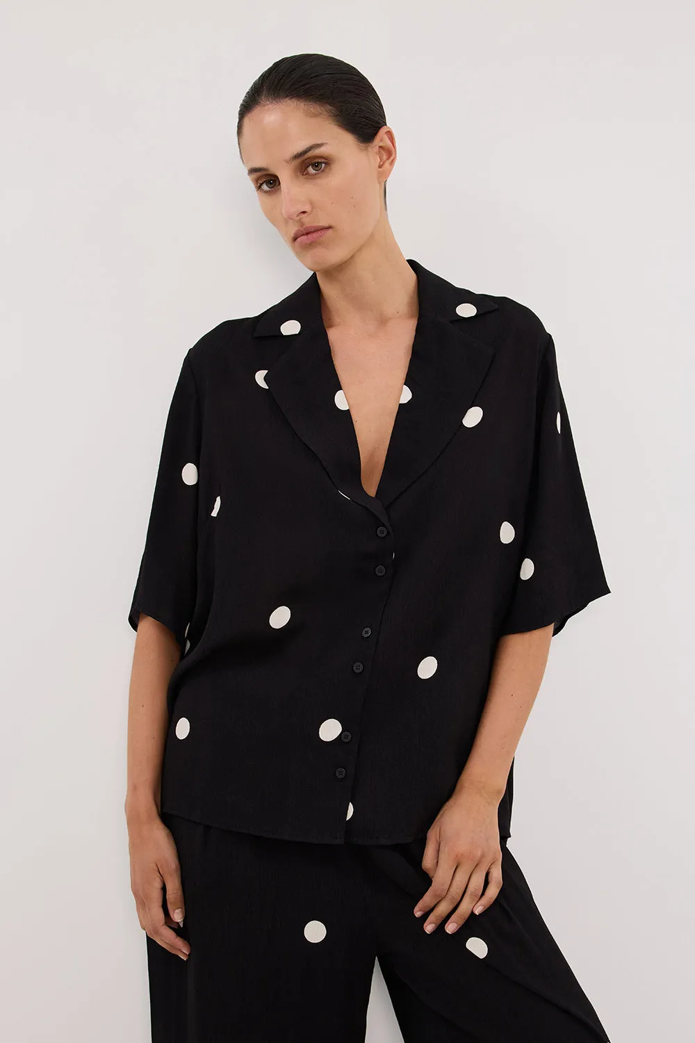 LAURA SPOT SHORT SLEEVE SHIRT sold by Dissh product image thumbnail 3