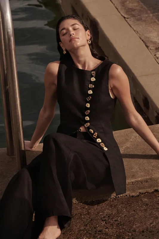 BAYLEE BLACK SLEEVELESS LINEN TOP sold by Dissh