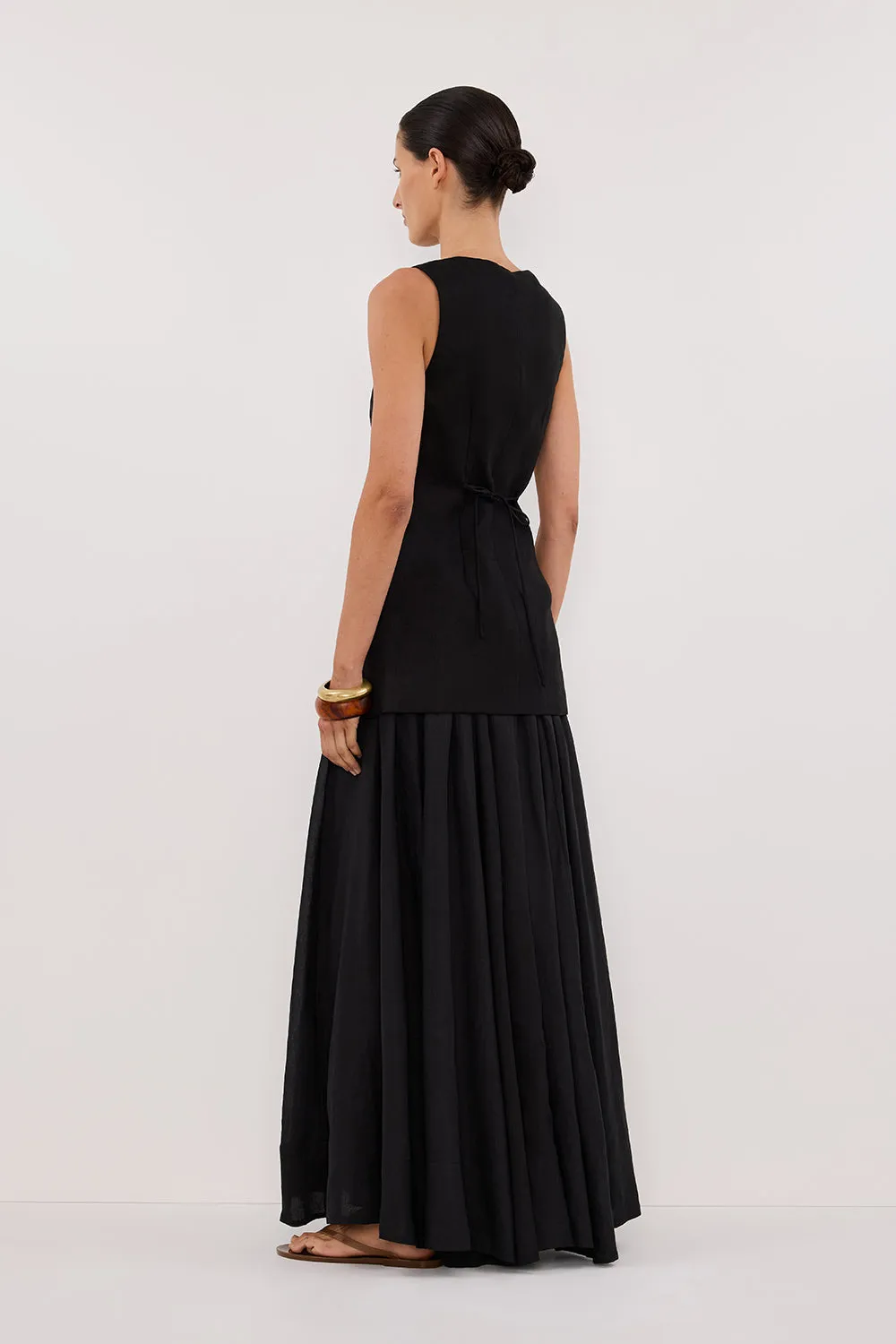 BAYLEE BLACK SLEEVELESS LINEN TOP sold by Dissh product image thumbnail 5