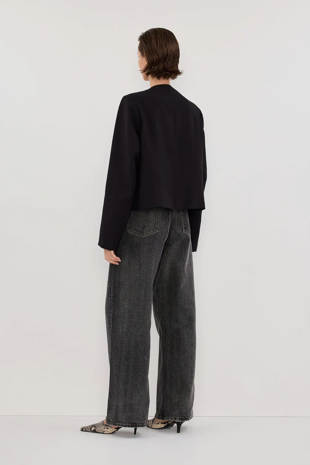 RYAN BLACK OVERSIZED CROPPED BLAZER sold by Dissh product image thumbnail 4