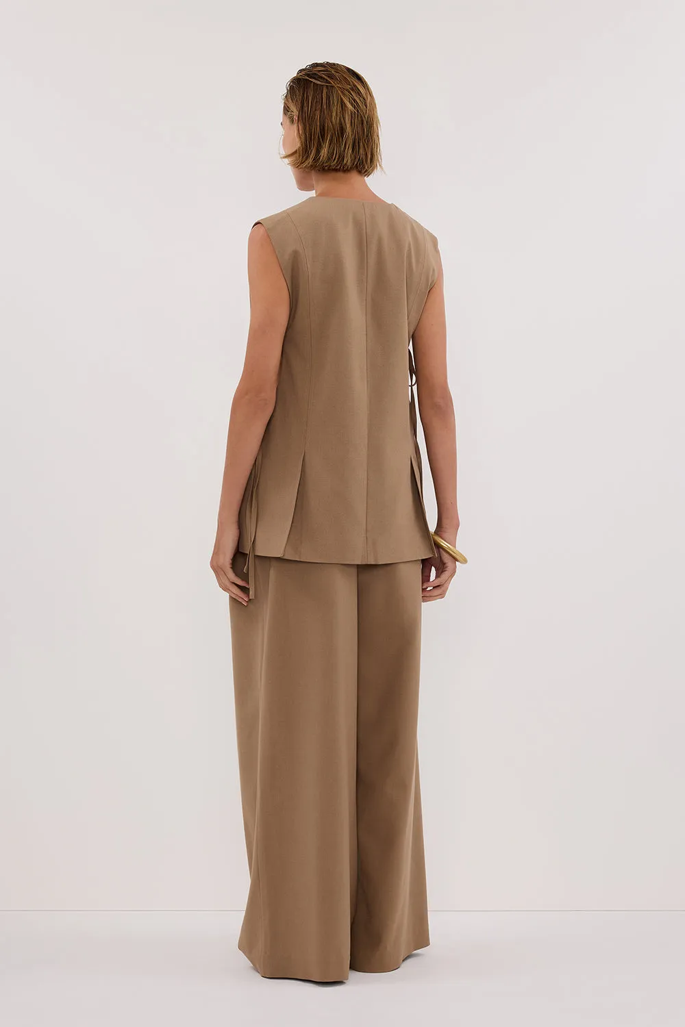 LISE TAN LOW CUT VEST sold by Dissh product image thumbnail 4