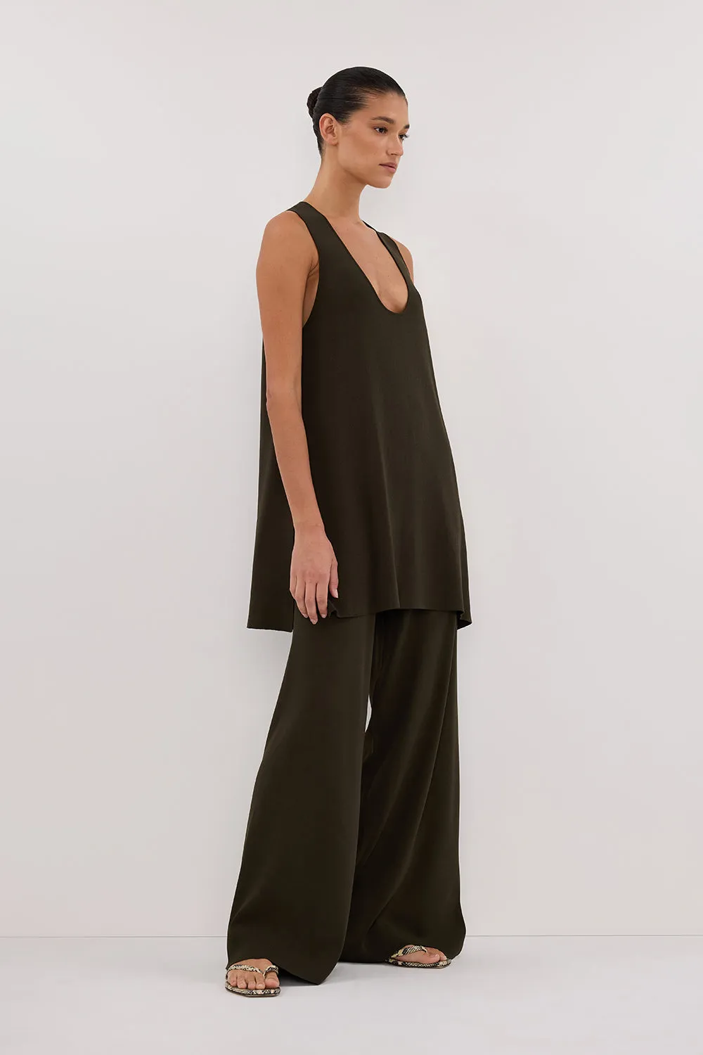 RAY FOREST SCOOP LONGLINE TOP sold by Dissh product image thumbnail 3