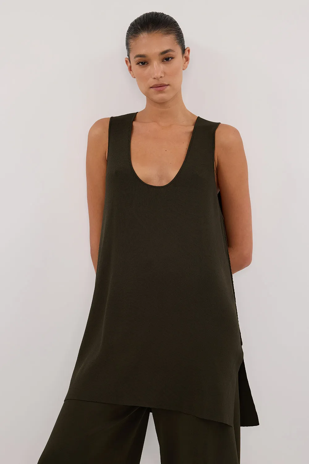RAY FOREST SCOOP LONGLINE TOP sold by Dissh product image thumbnail 2