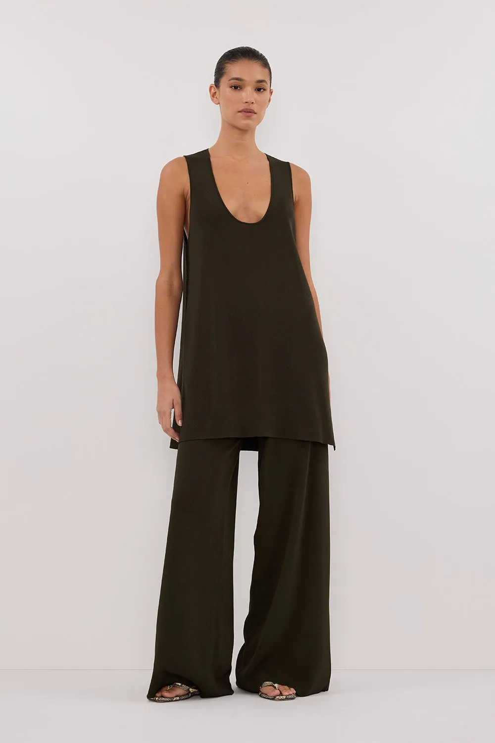 RAY FOREST SCOOP LONGLINE TOP sold by Dissh