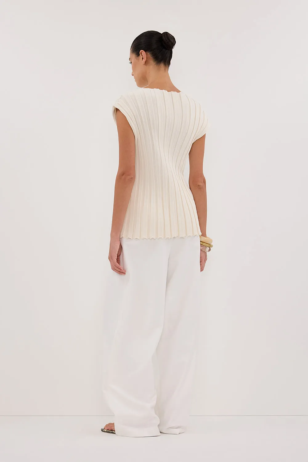 LOE CREAM SLEEVELESS KNIT TOP sold by Dissh product image thumbnail 4