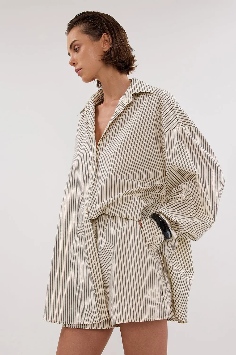 PALMA CREAM SILK BLEND SHORT sold by Dissh product image thumbnail 3