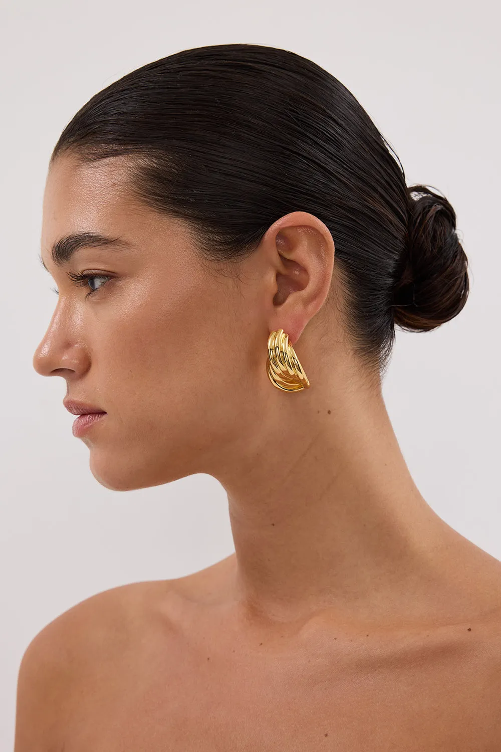 AMBER SCEATS QUINLAN EARRING GOLD sold by Dissh product image thumbnail 4