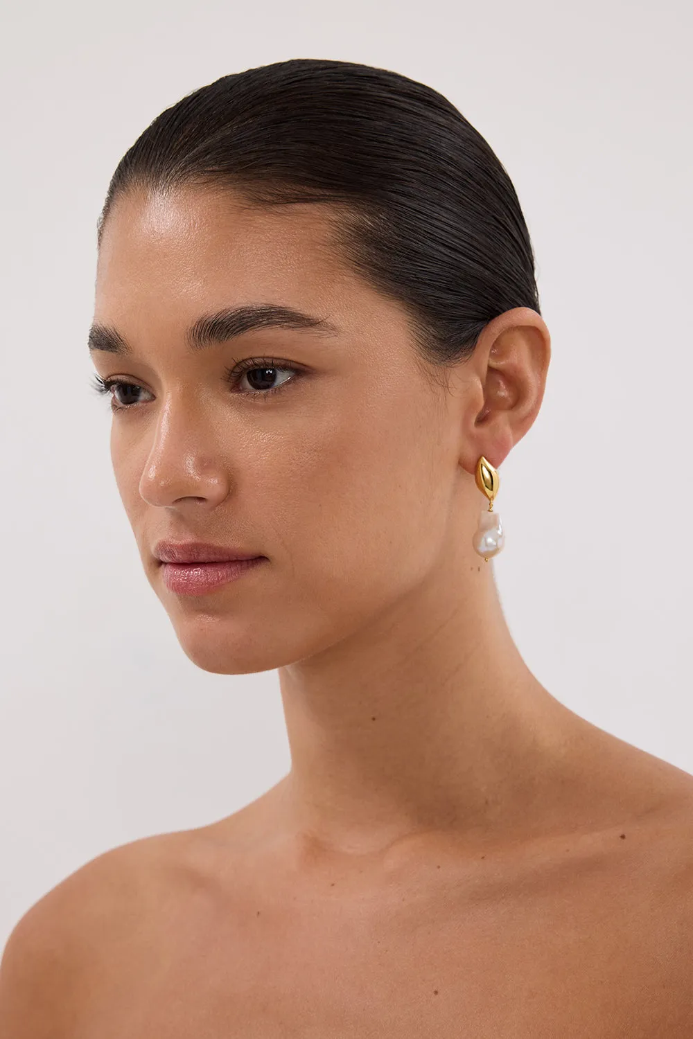 AMBER SCEATS ISOLA EARRING GOLD sold by Dissh product image thumbnail 2