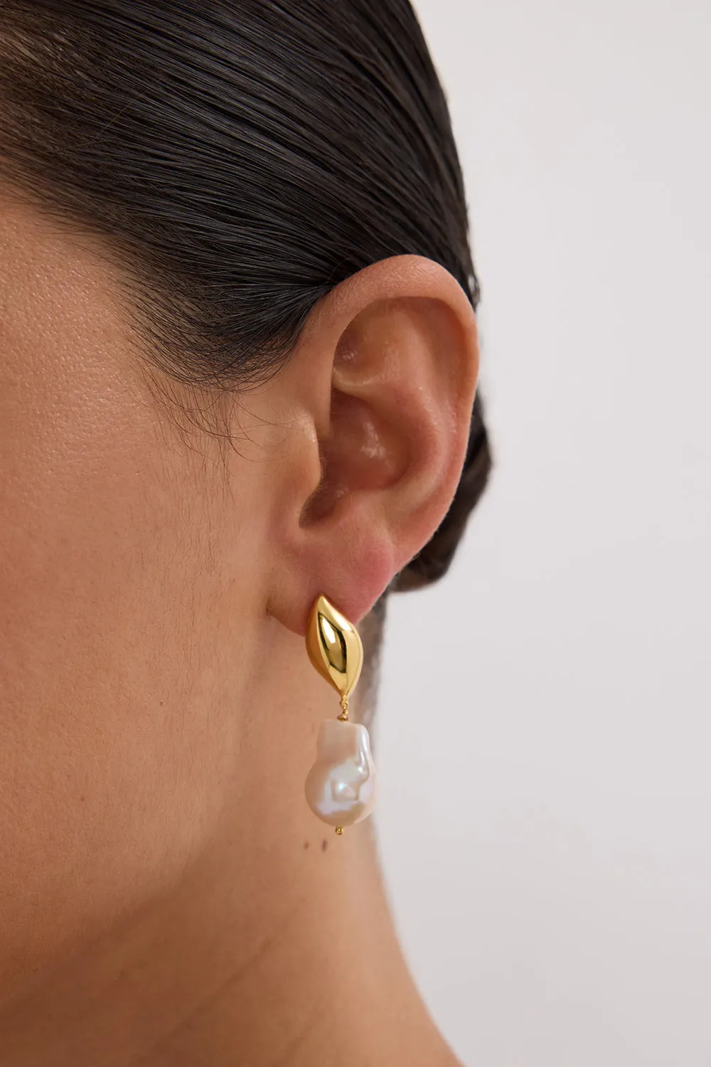AMBER SCEATS ISOLA EARRING GOLD sold by Dissh product image thumbnail 3