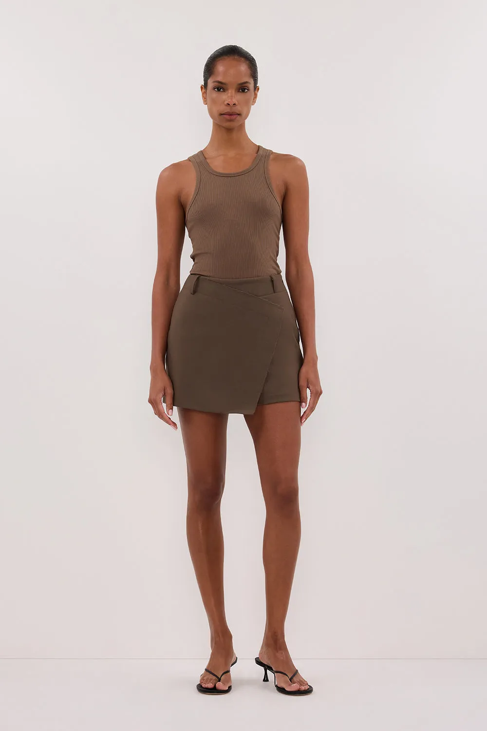 JULIE CLOVER TAILORED SKORT sold by Dissh