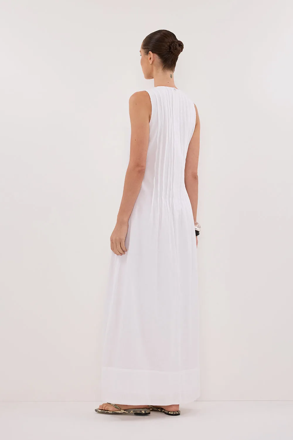 MILO WHITE LINEN BLEND MIDI DRESS sold by Dissh product image thumbnail 4
