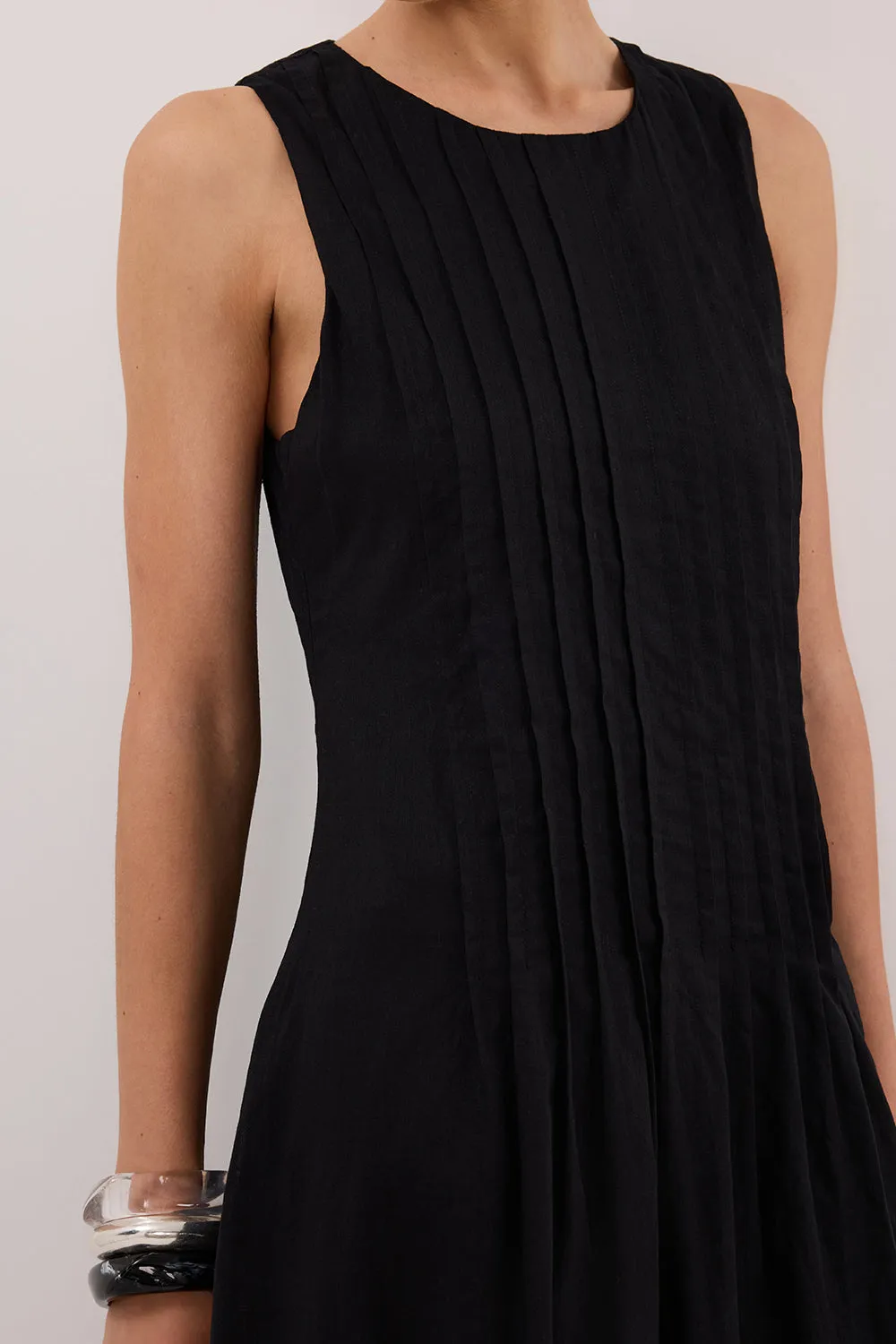 MILO BLACK LINEN BLEND MIDI DRESS sold by Dissh product image thumbnail 5