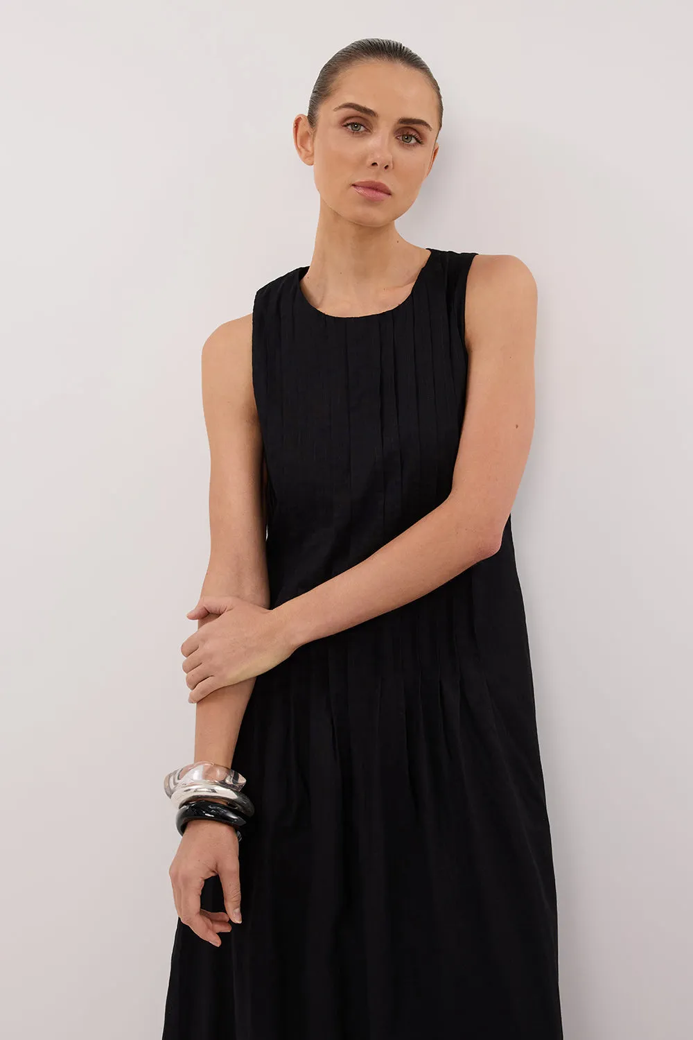 MILO BLACK LINEN BLEND MIDI DRESS sold by Dissh product image thumbnail 2