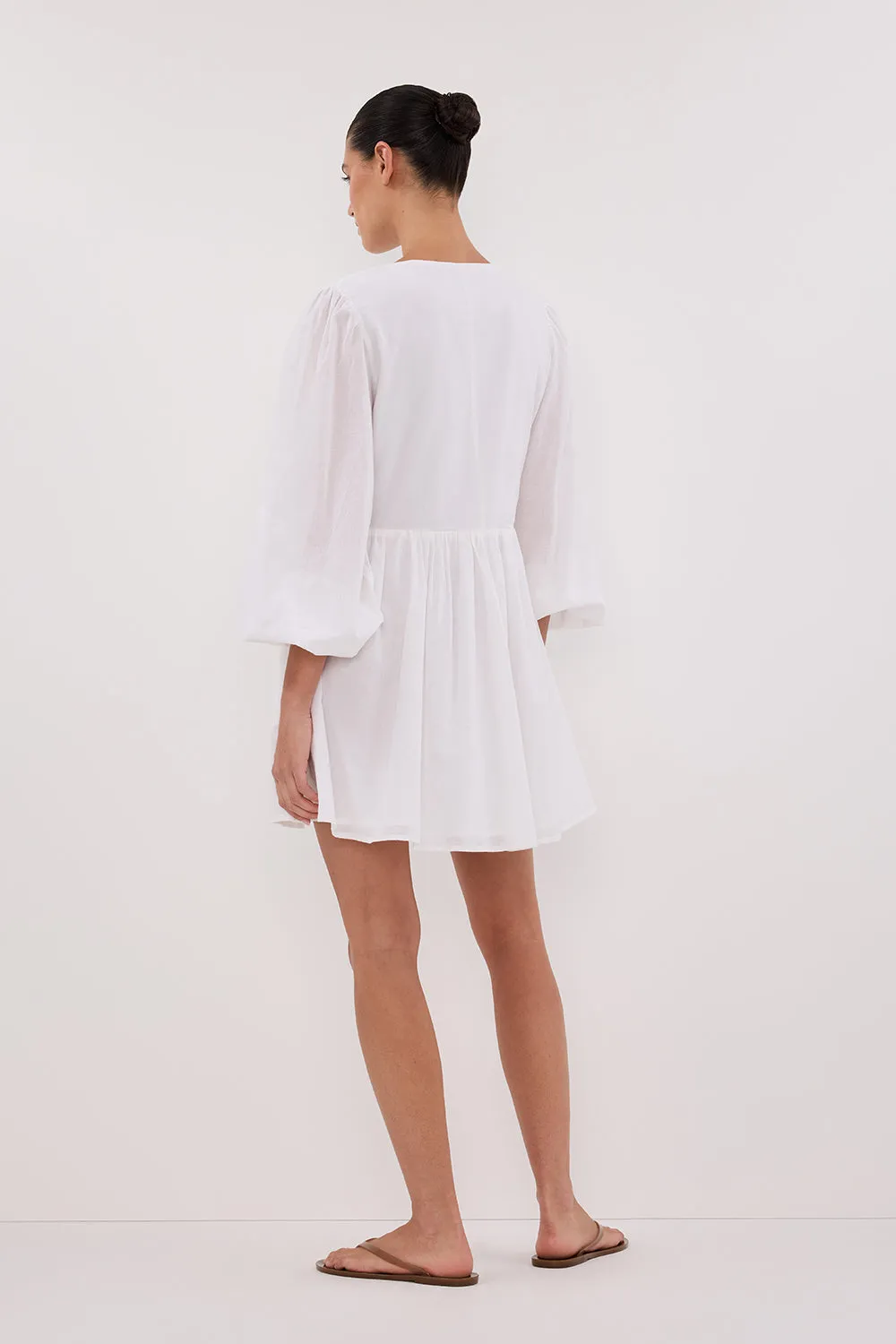 LARS WHITE BUTTON LONG SLEEVE LINEN MINI DRESS sold by Dissh product image thumbnail 4