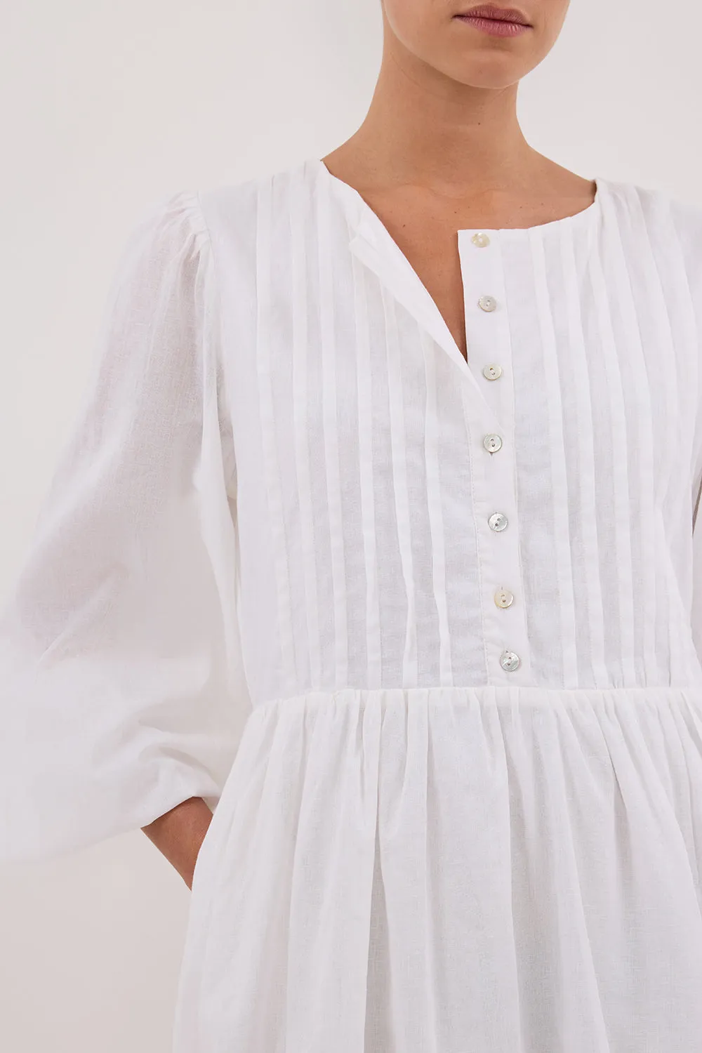 LARS WHITE BUTTON LONG SLEEVE LINEN MINI DRESS sold by Dissh product image thumbnail 5