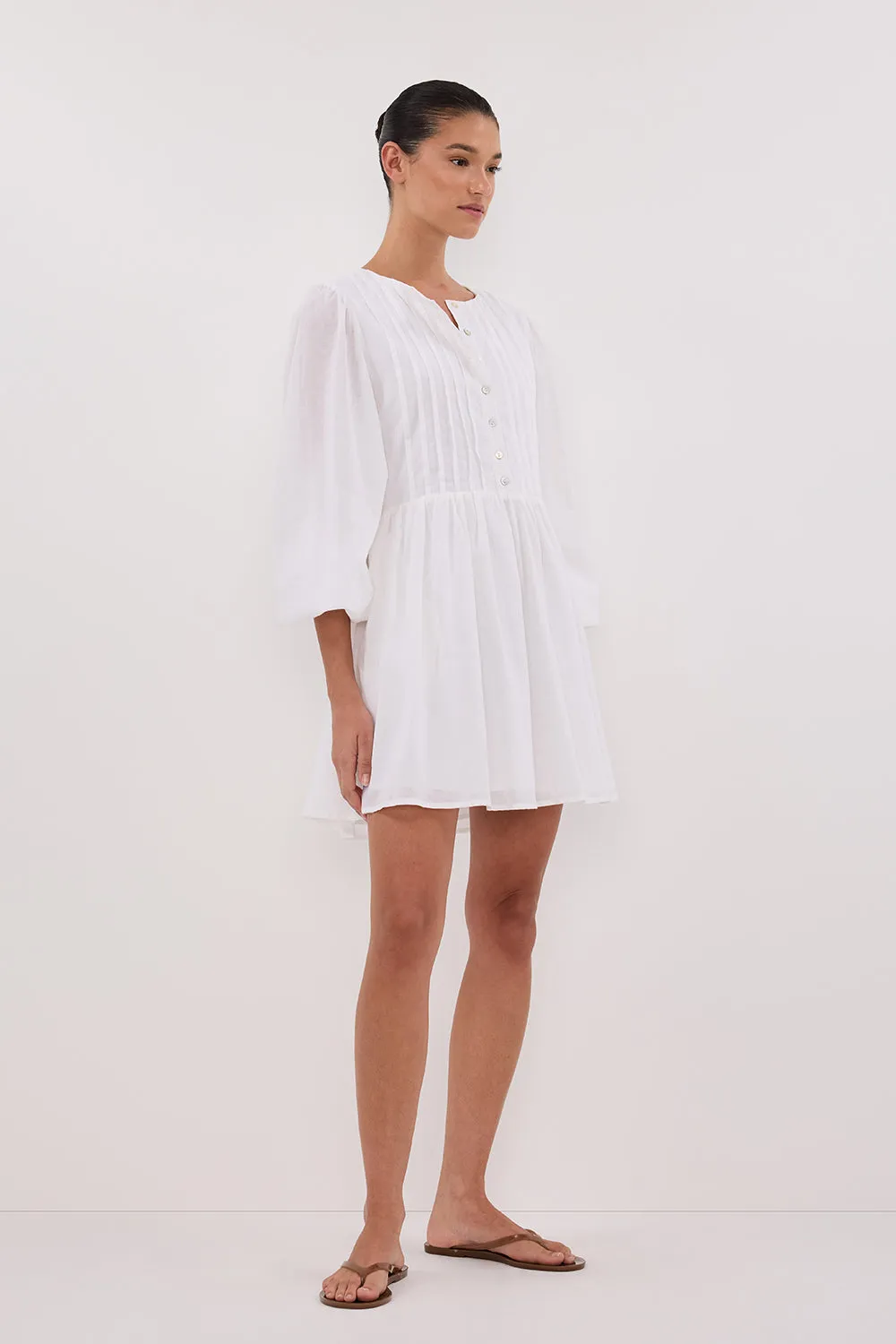 LARS WHITE BUTTON LONG SLEEVE LINEN MINI DRESS sold by Dissh product image thumbnail 3