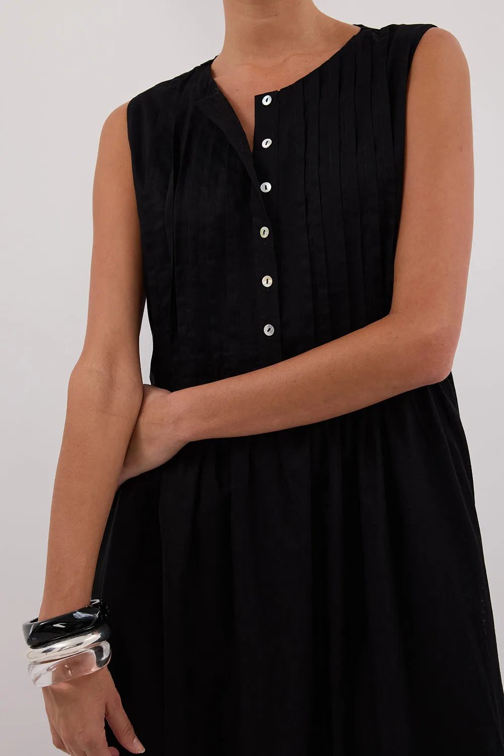 LARS BLACK PINTUCK LINEN MIDI DRESS sold by Dissh product image thumbnail 5