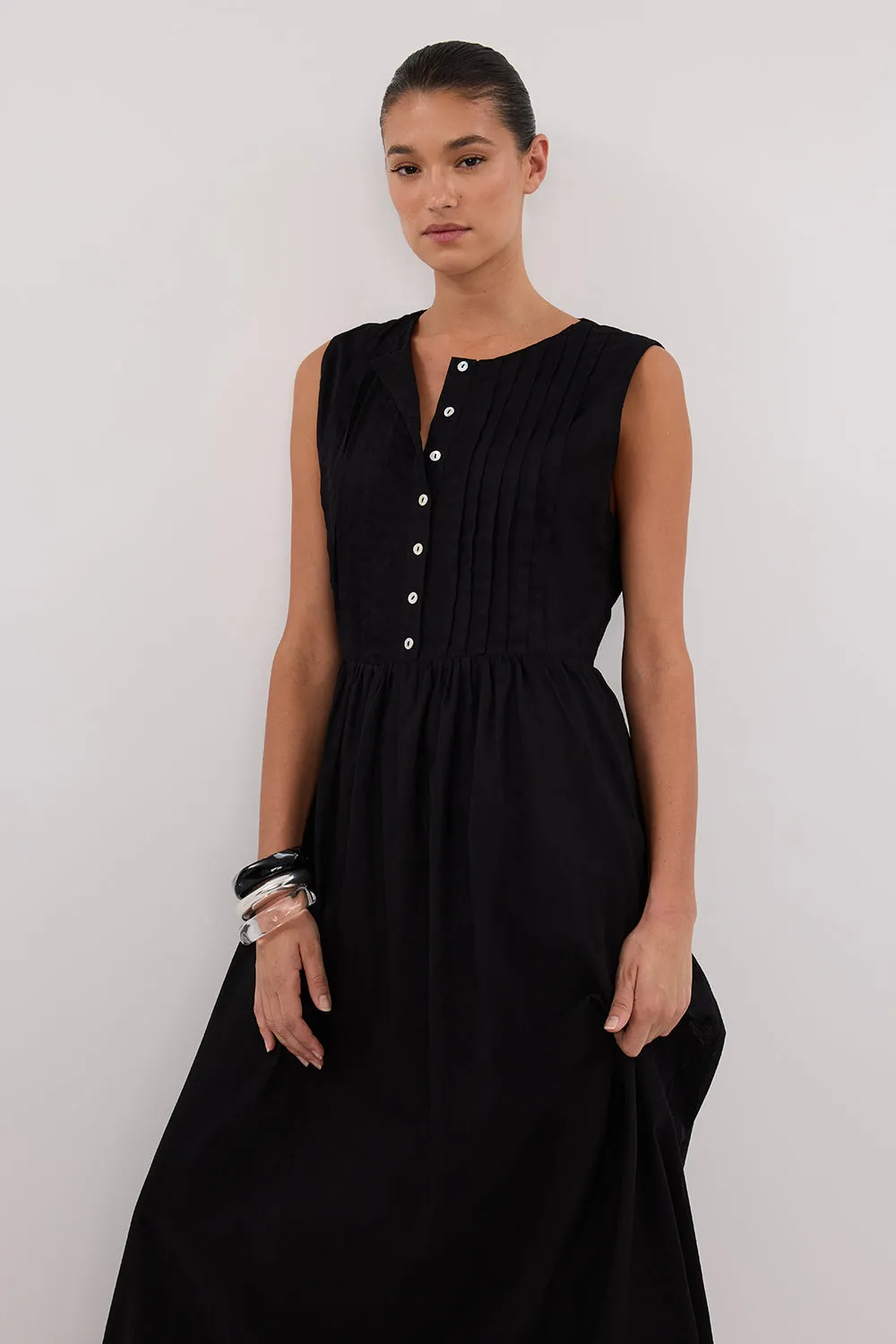 LARS BLACK PINTUCK LINEN MIDI DRESS sold by Dissh product image thumbnail 2