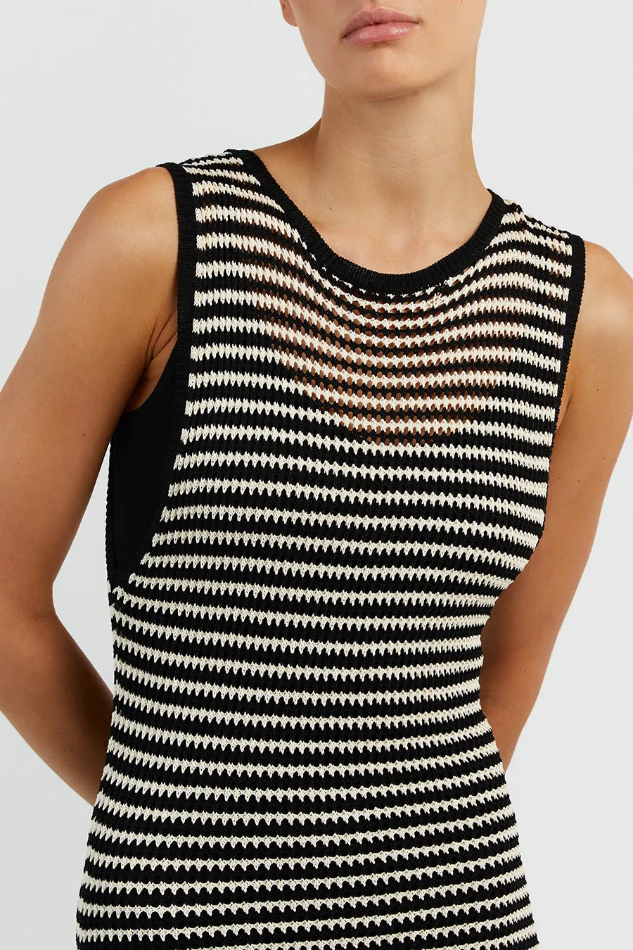 NATE BLACK SLEEVELESS MAXI DRESS sold by Dissh product image thumbnail 5