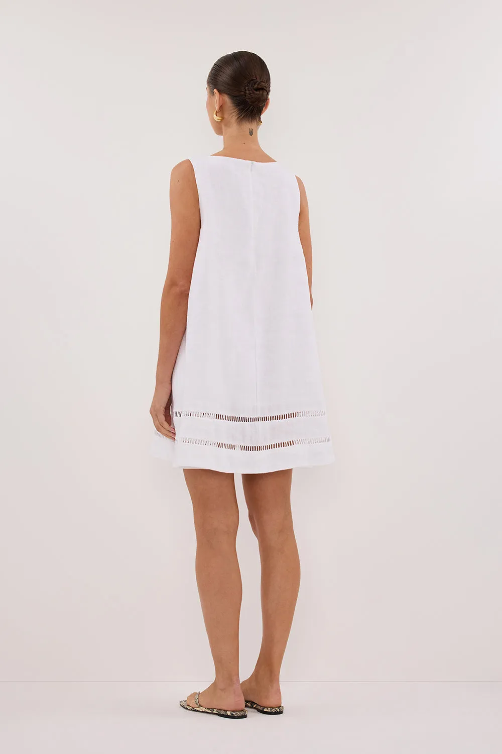 LINDSAY WHITE LINEN MINI DRESS sold by Dissh product image thumbnail 5