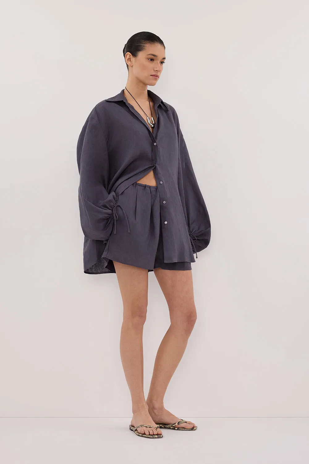 CARLA WASHED INDIGO LINEN SHORT sold by Dissh product image thumbnail 4