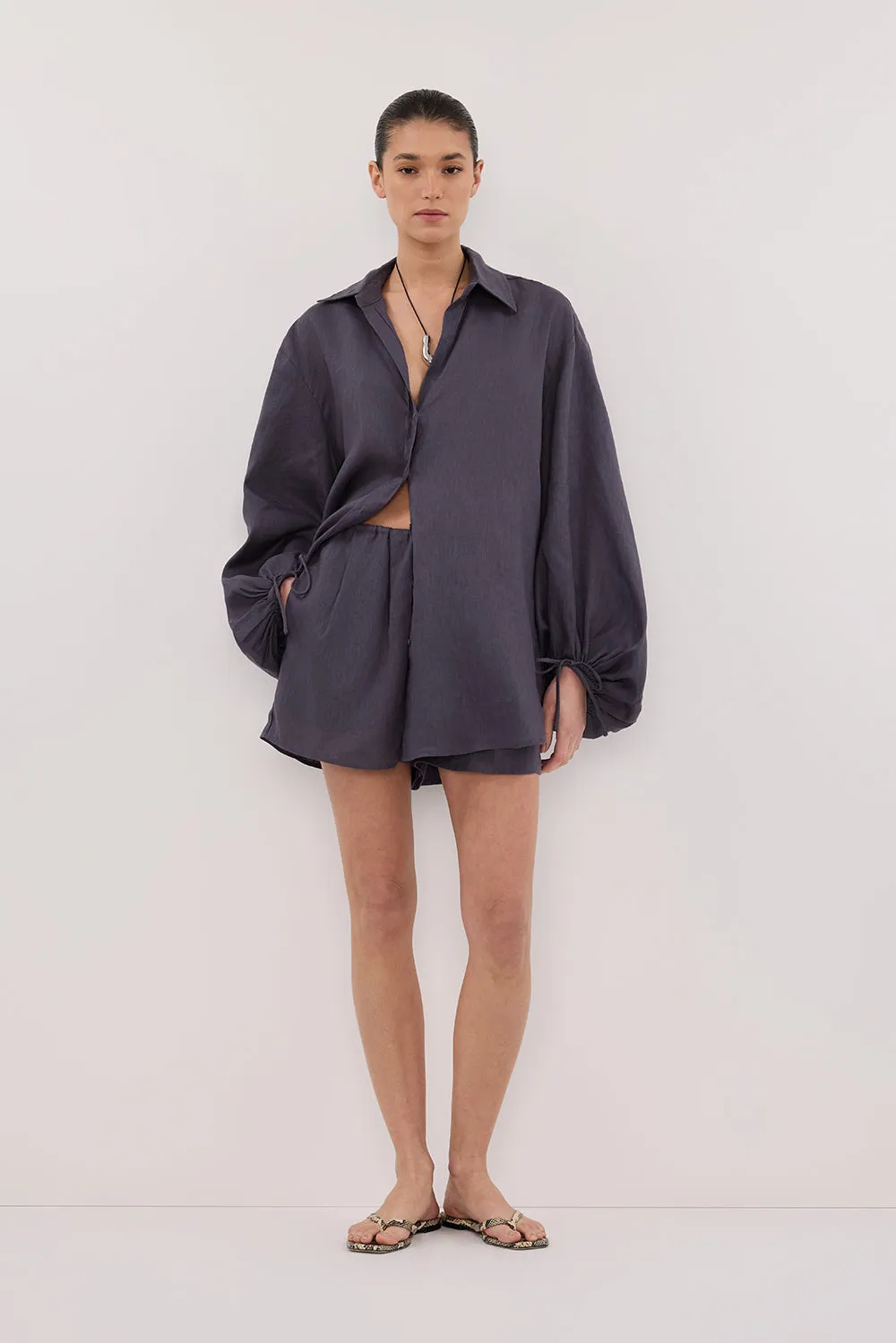 CARLA WASHED INDIGO LINEN SHORT sold by Dissh product image thumbnail 2