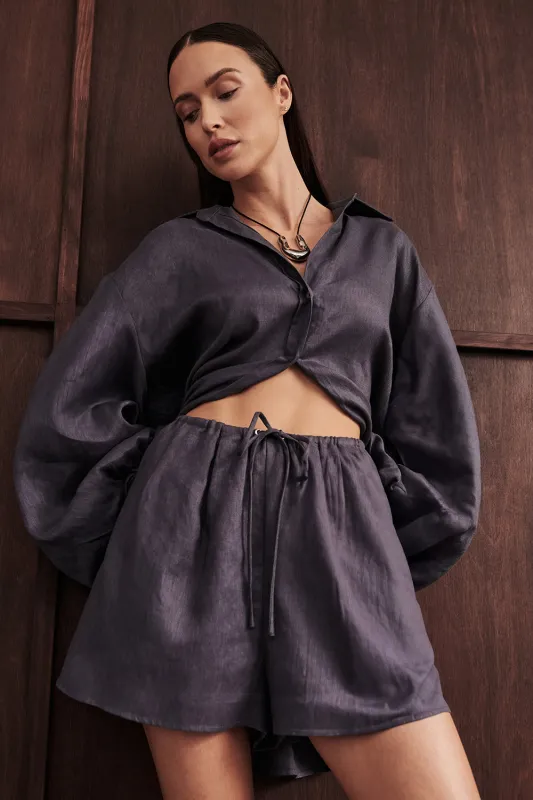 CARLA WASHED INDIGO LINEN SHORT sold by Dissh