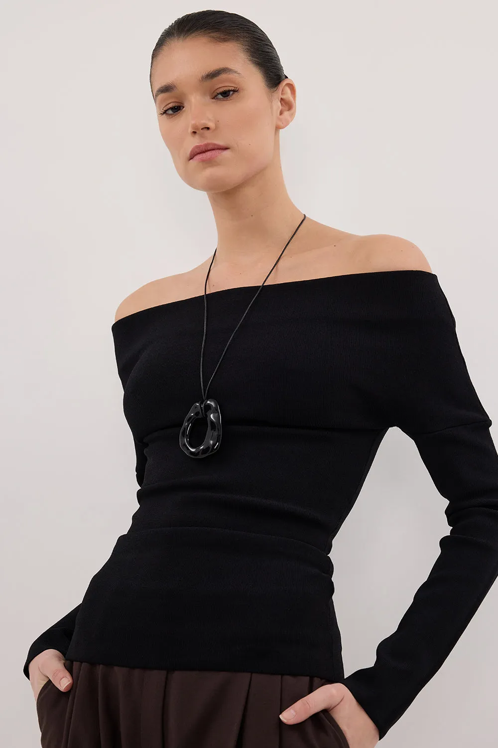 ASTRID BLACK LONG SLEEVE KNIT TOP sold by Dissh product image thumbnail 2