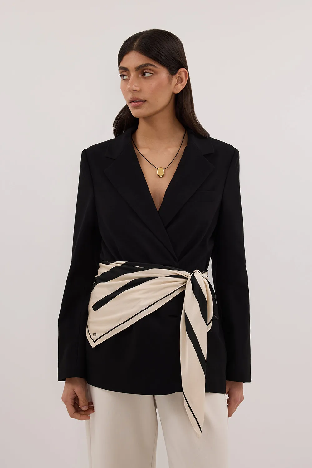 LIZA BLACK OVERSIZED BLAZER sold by Dissh product image thumbnail 3