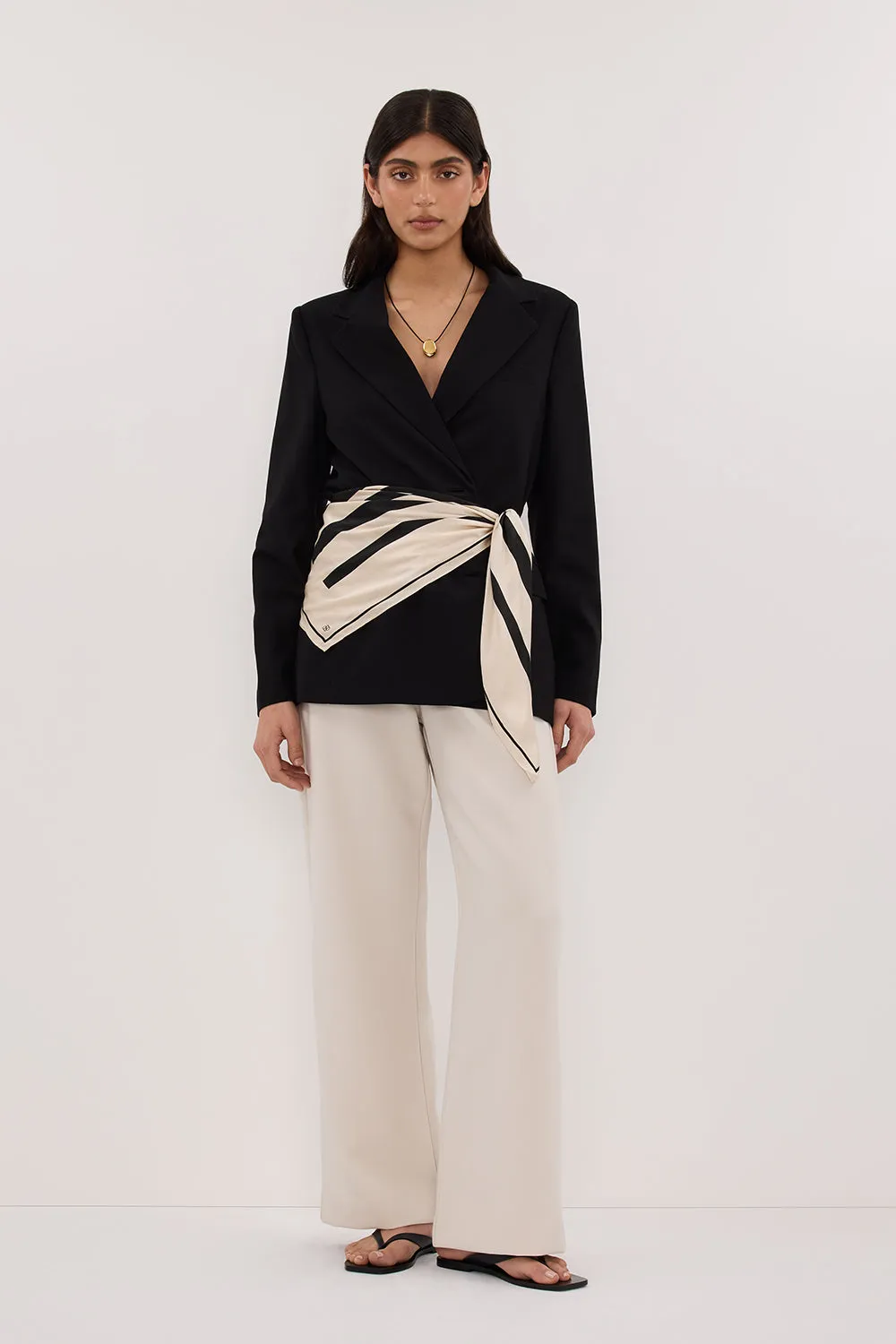 LIZA BLACK OVERSIZED BLAZER sold by Dissh product image thumbnail 2