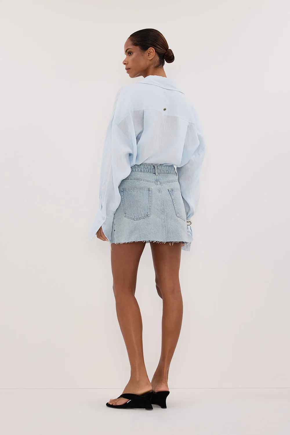 DANA LIGHT RINSE DENIM MINI SKIRT sold by Dissh product image thumbnail 4