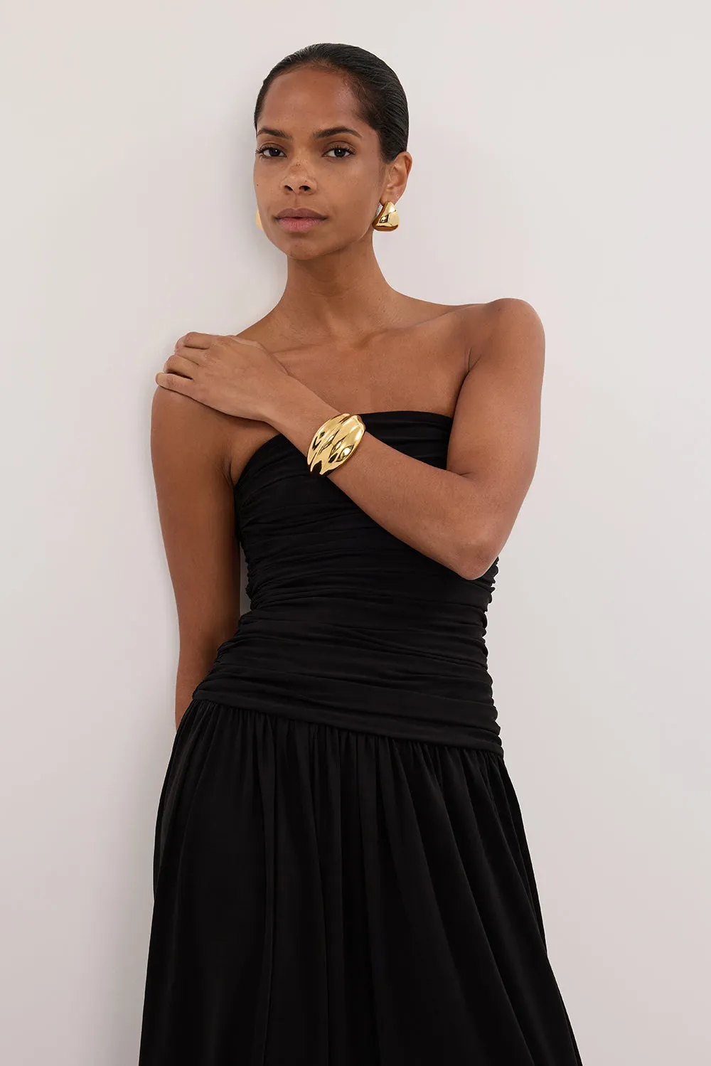 SHARI BLACK STRAPLESS BANDEAU MIDI DRESS sold by Dissh product image thumbnail 2