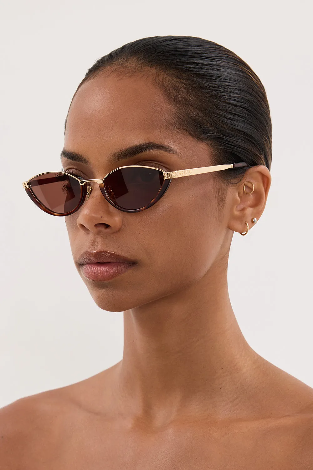 LUV LOU THE LIA GOLD BROWN SUNGLASSES sold by Dissh product image thumbnail 2