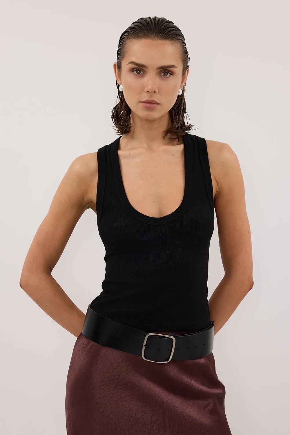 YASMIN BLACK SLEEVELESS KNIT TANK sold by Dissh product image thumbnail 2