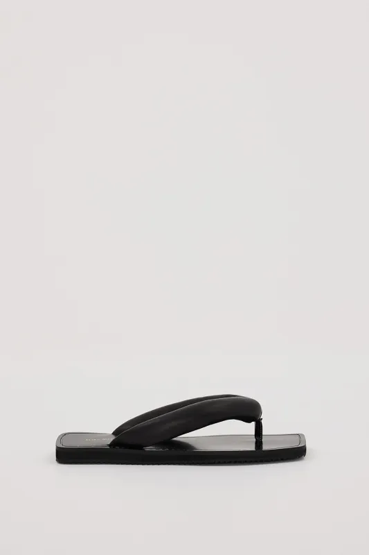 ALIAS MAE CHASE BLACK SANDAL sold by Dissh