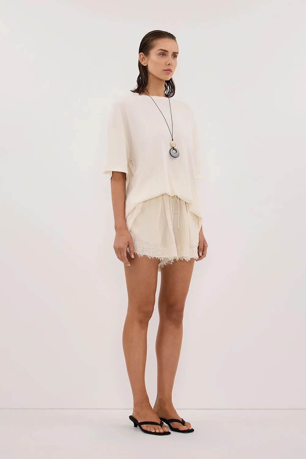 SLOANE CREAM COTTON LONGLINE TEE sold by Dissh product image thumbnail 3