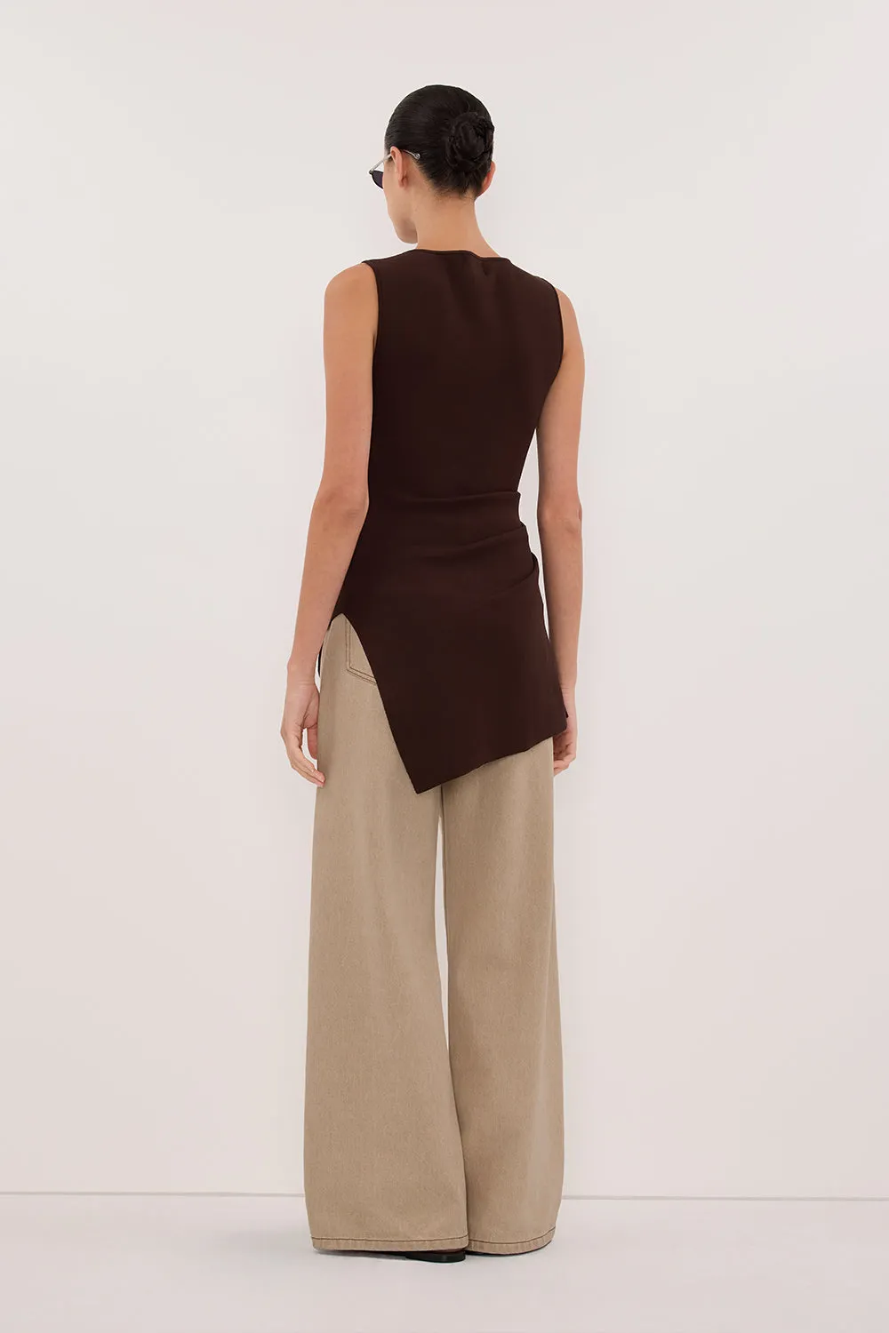 CLEO CHOC SLEEVELESS LONGLINE KNIT TOP sold by Dissh product image thumbnail 4