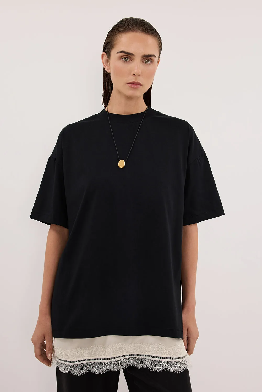 TYRA BLACK BOYFRIEND TEE sold by Dissh product image thumbnail 2