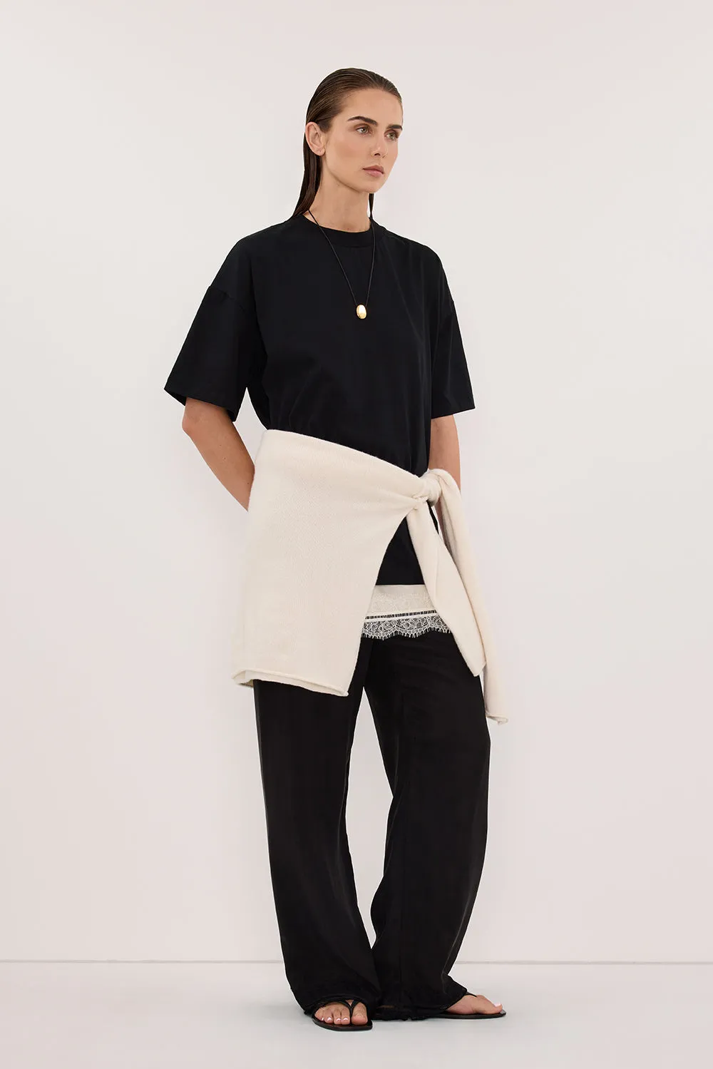 TYRA BLACK BOYFRIEND TEE sold by Dissh product image thumbnail 3