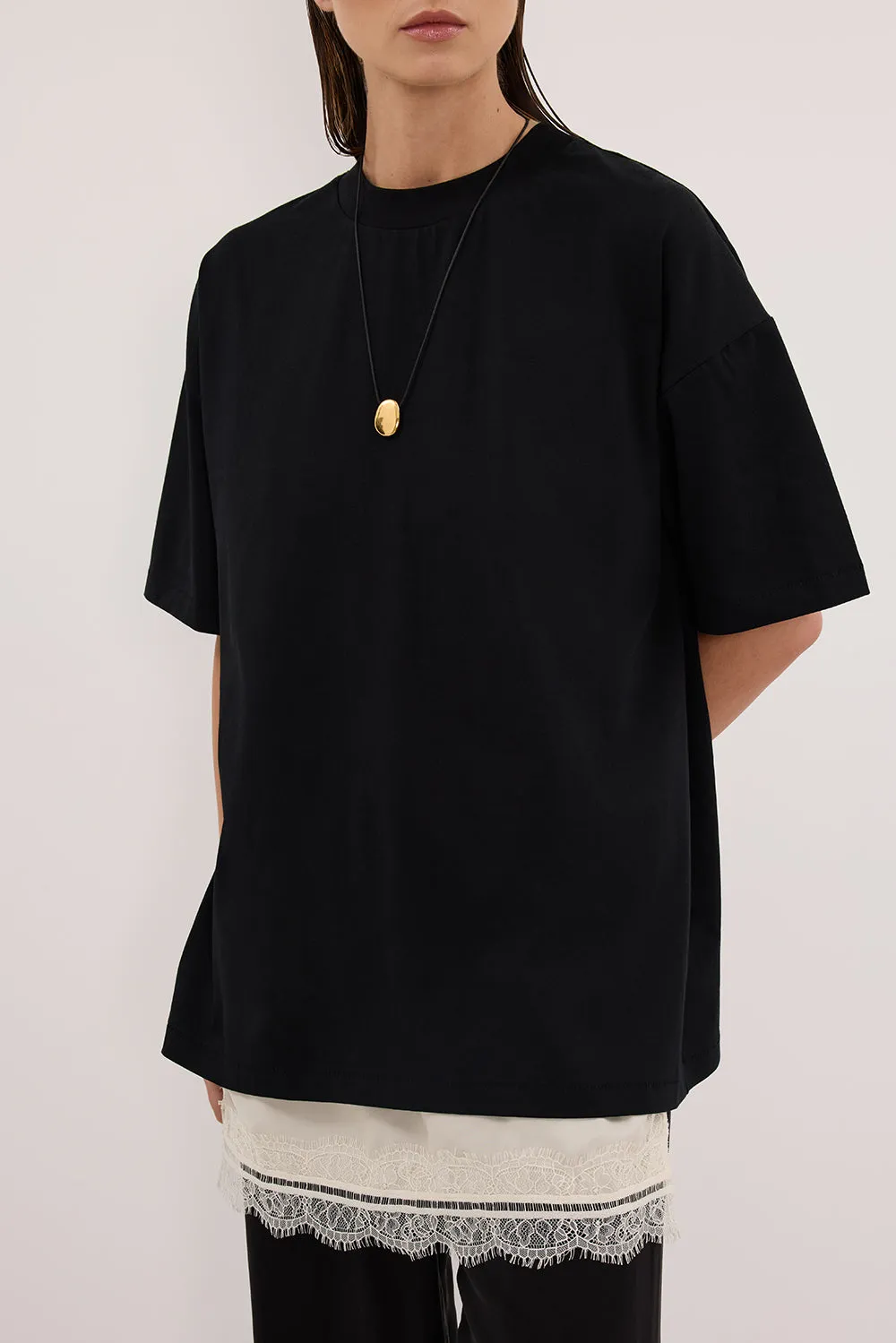 TYRA BLACK BOYFRIEND TEE sold by Dissh product image thumbnail 5