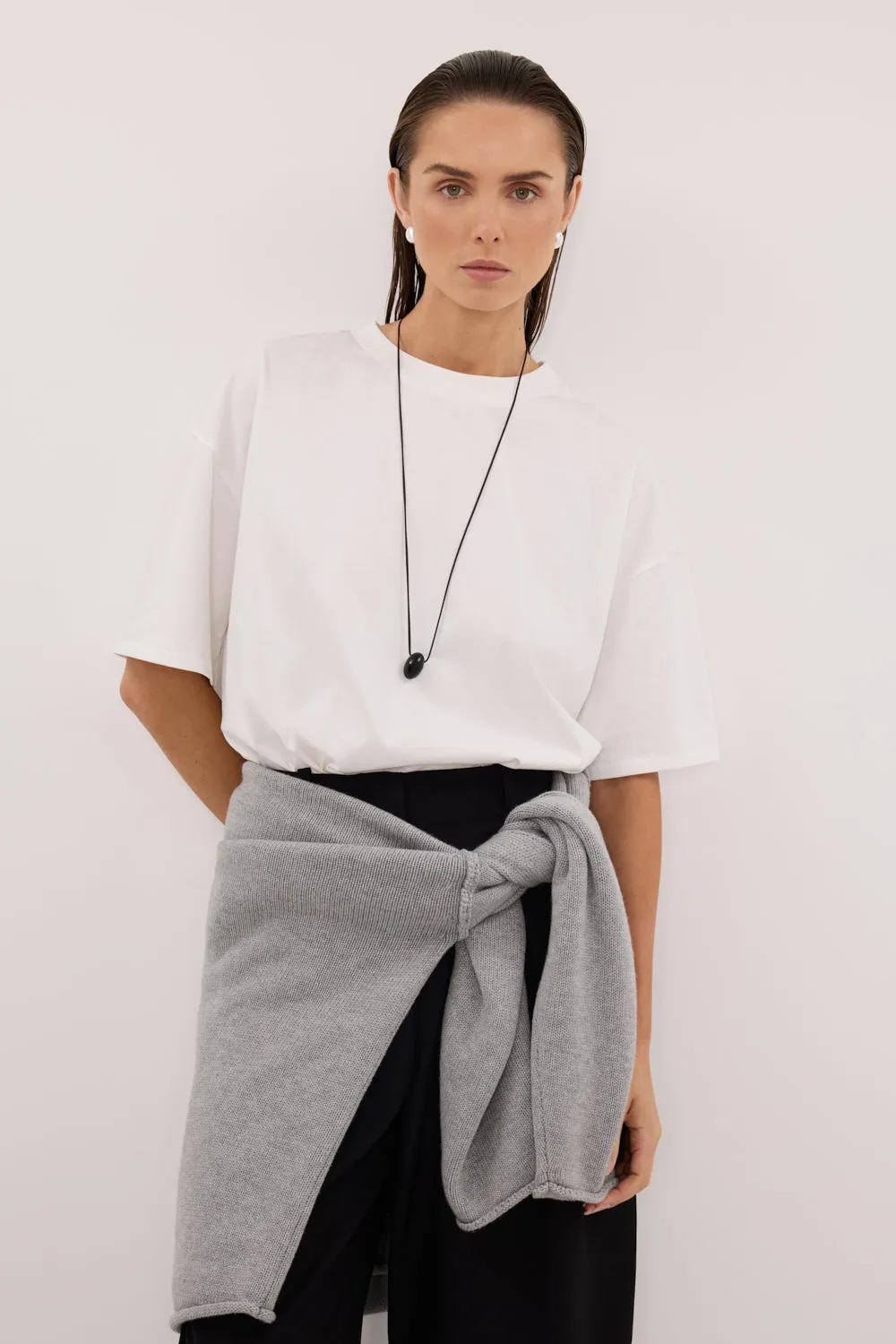 TYRA WHITE BOYFRIEND TEE sold by Dissh product image thumbnail 2