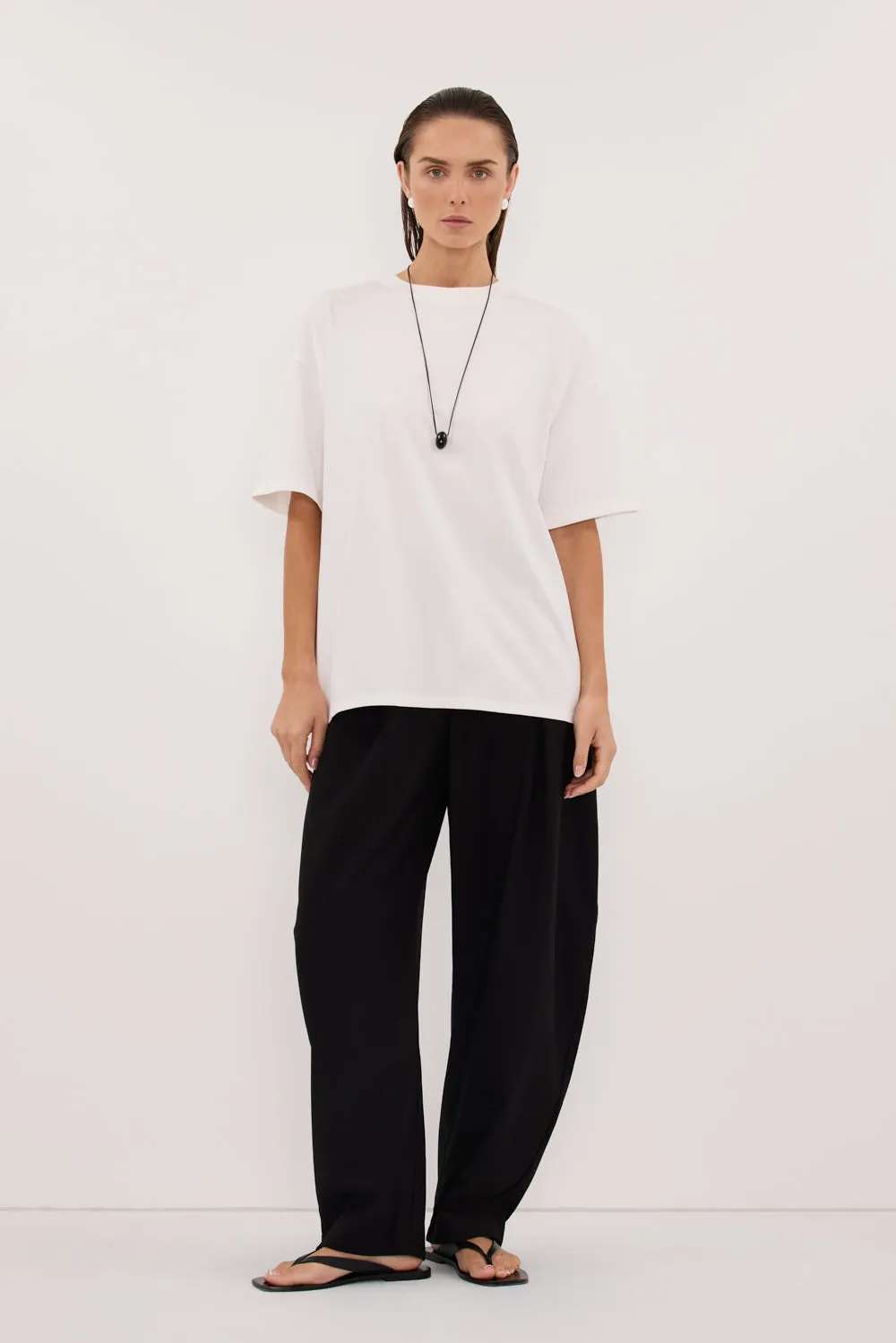 TYRA WHITE BOYFRIEND TEE sold by Dissh product image thumbnail 5