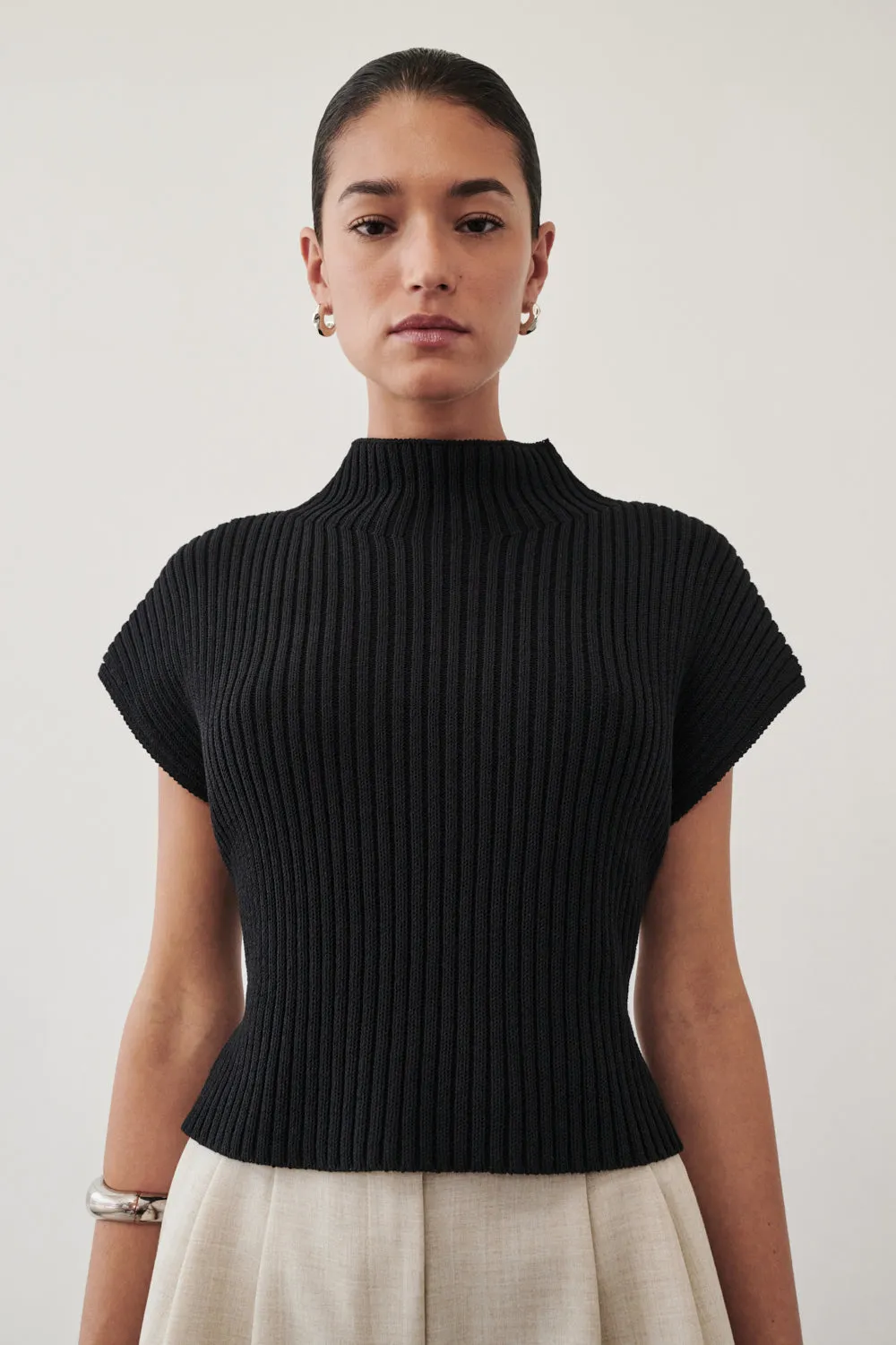 DELLA BLACK KNIT TOP sold by Dissh product image thumbnail 3