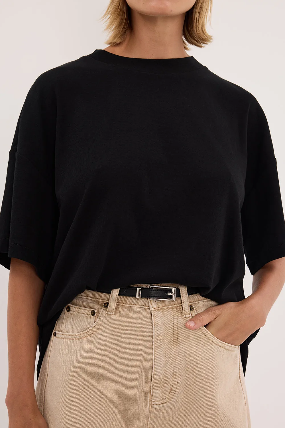 SLOANE BLACK COTTON LONGLINE TEE sold by Dissh product image thumbnail 5