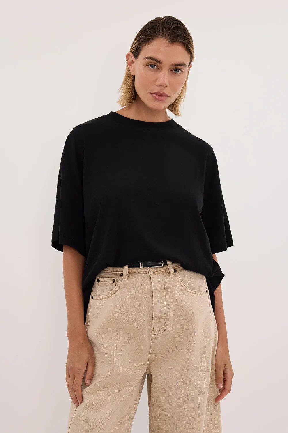 SLOANE BLACK COTTON LONGLINE TEE sold by Dissh product image thumbnail 2