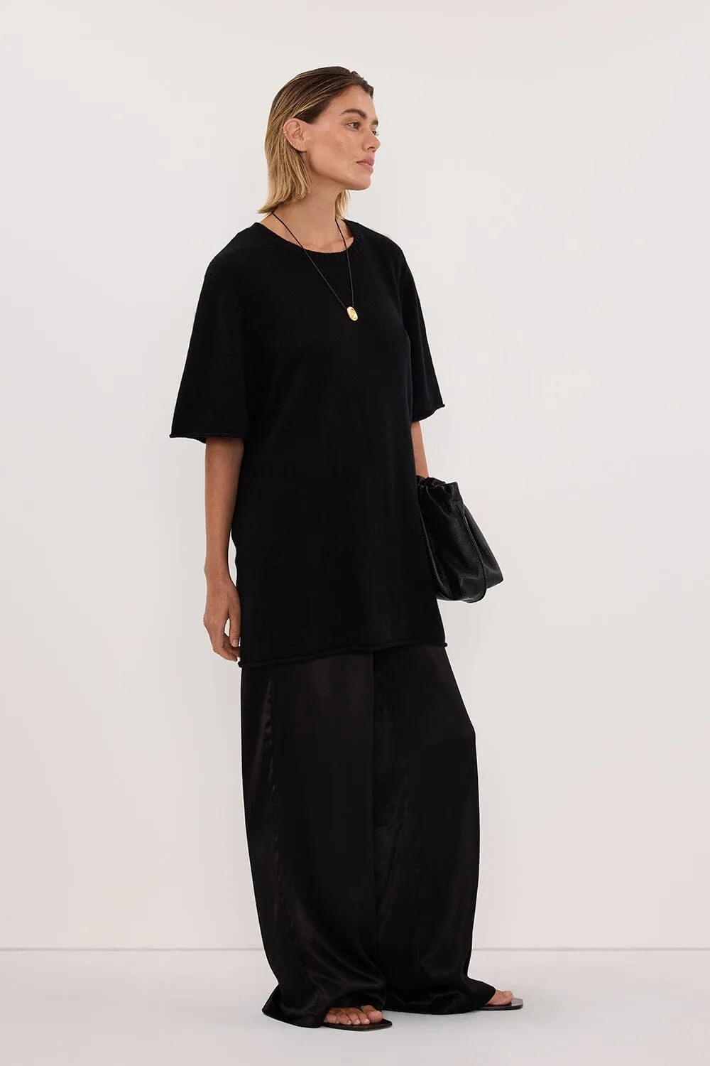 TESS BLACK LONGLINE KNIT TEE sold by Dissh product image thumbnail 3